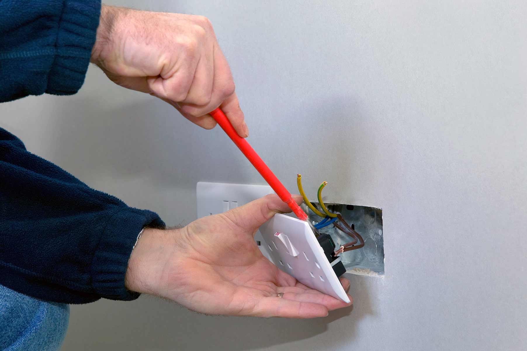 Our electricians can install plug sockets for domestic and commercial proeprties in Bristol and the local area. 